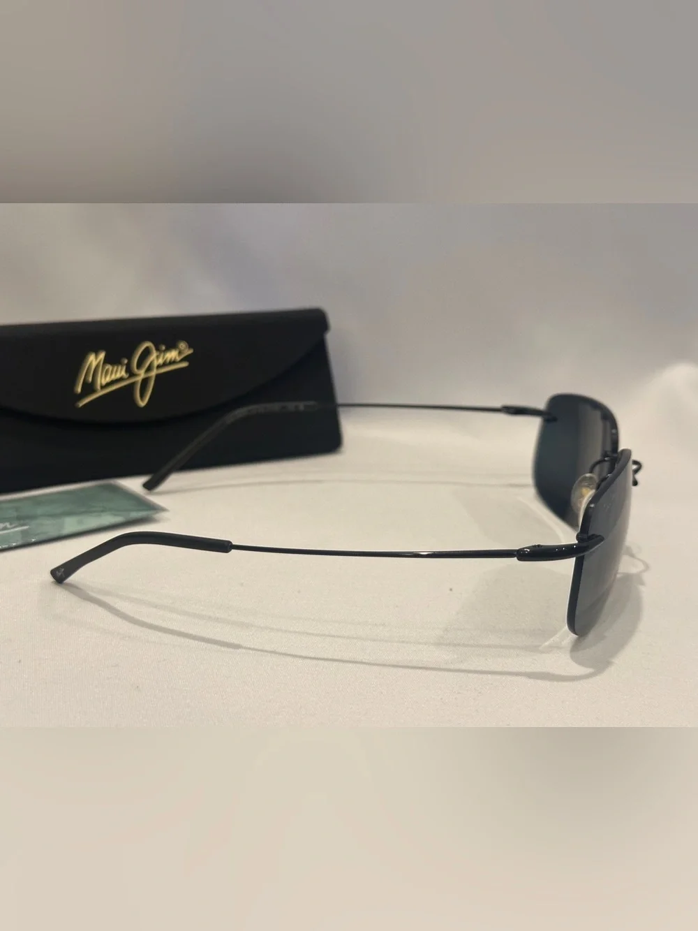 Maui Jim OHAI unisex Sunglasses Gray Lenses,Black Temples New with foldable case